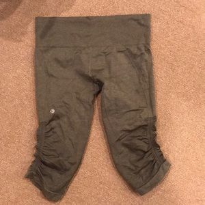 Lululemon olive crop leggings